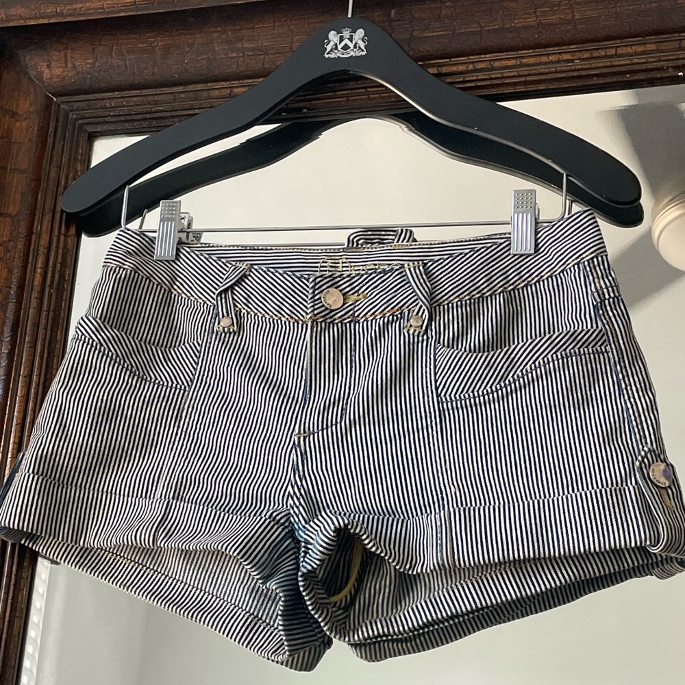 Bebe cuffed striped shorts size 26